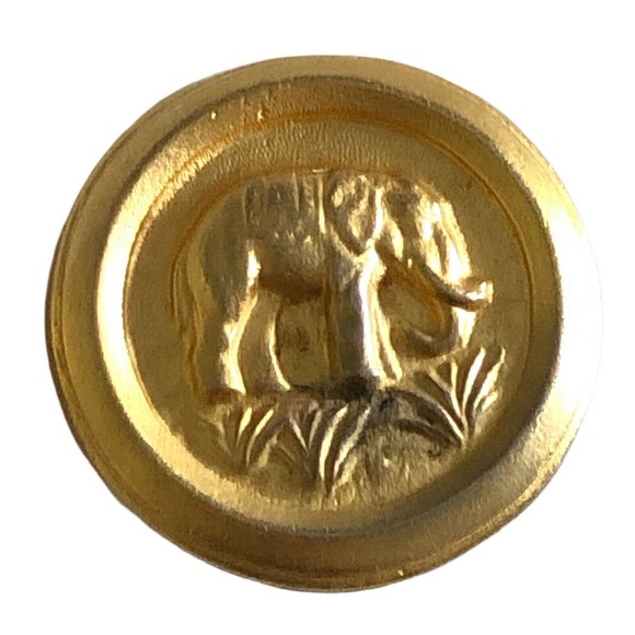 Ellen Designs Clip Button Earrings Brushed Gold Elephant Signed 1980s - Picture 6 of 8